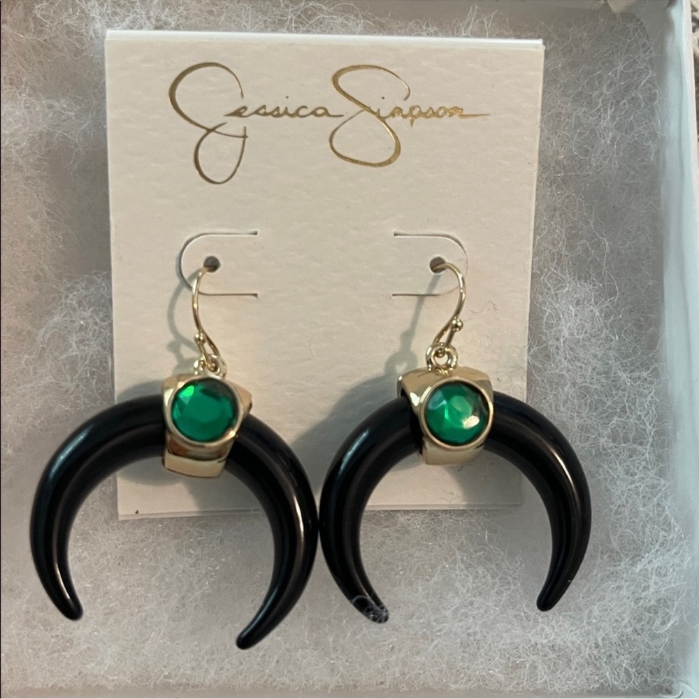 Beautiful crescent earrings with striking emerald stones, Jessica Simpson - Picture 3 of 8